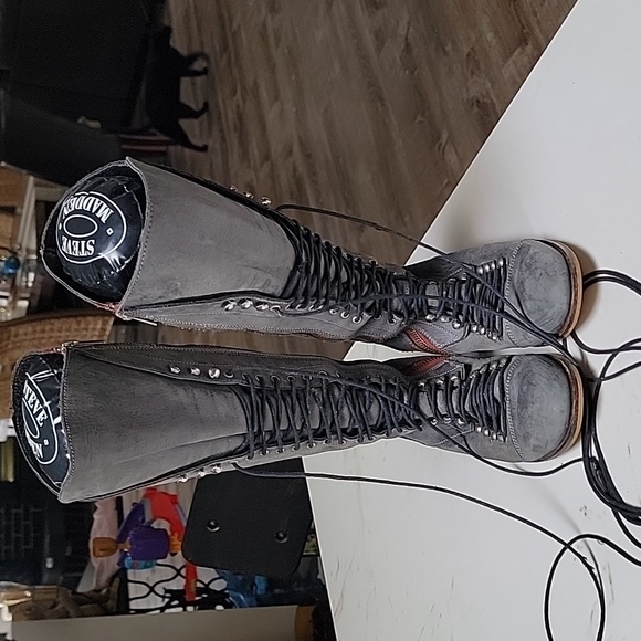 Steve Madden size 7 - Picture 2 of 4